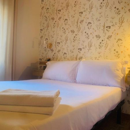 Hostal As Margaritas Santiago de Compostela Dış mekan fotoğraf